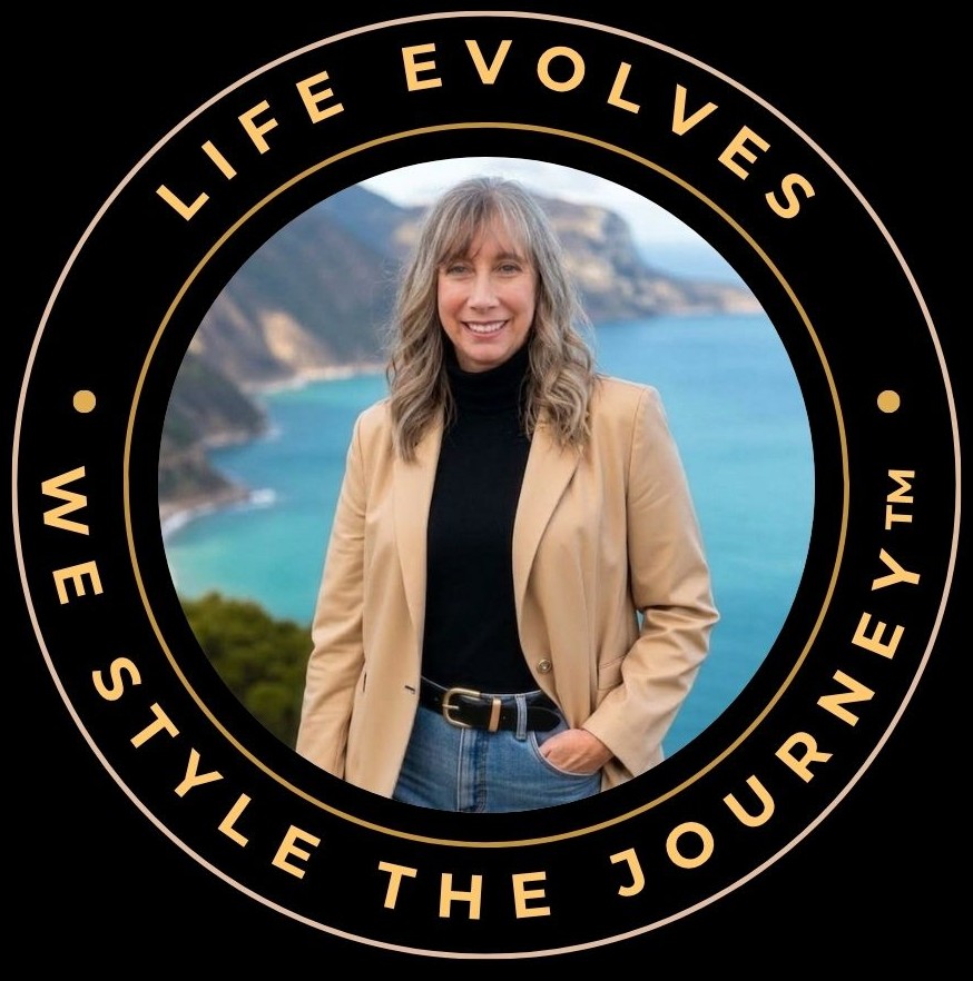 Circular portrait of Kelly Ann standing outdoors by the coast, framed with the Upscaled Styling message ‘Life Evolves — We Style the Journey.’